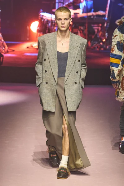 Look 19
